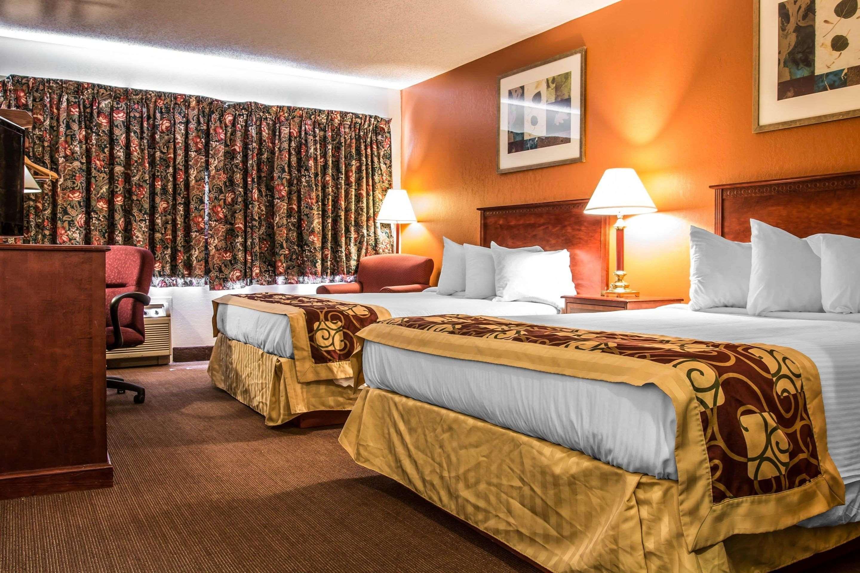 Rodeway Inn Muskegon Heights Экстерьер фото