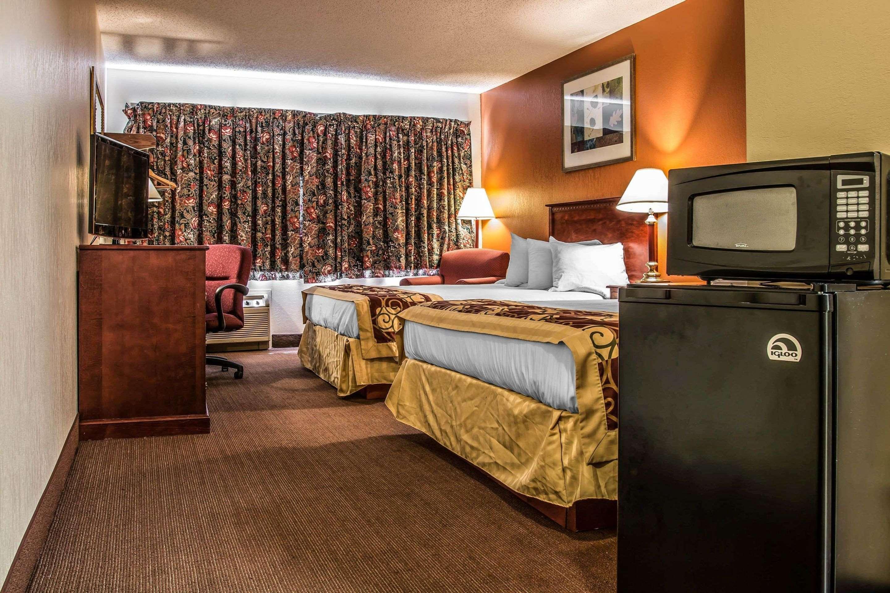 Rodeway Inn Muskegon Heights Экстерьер фото