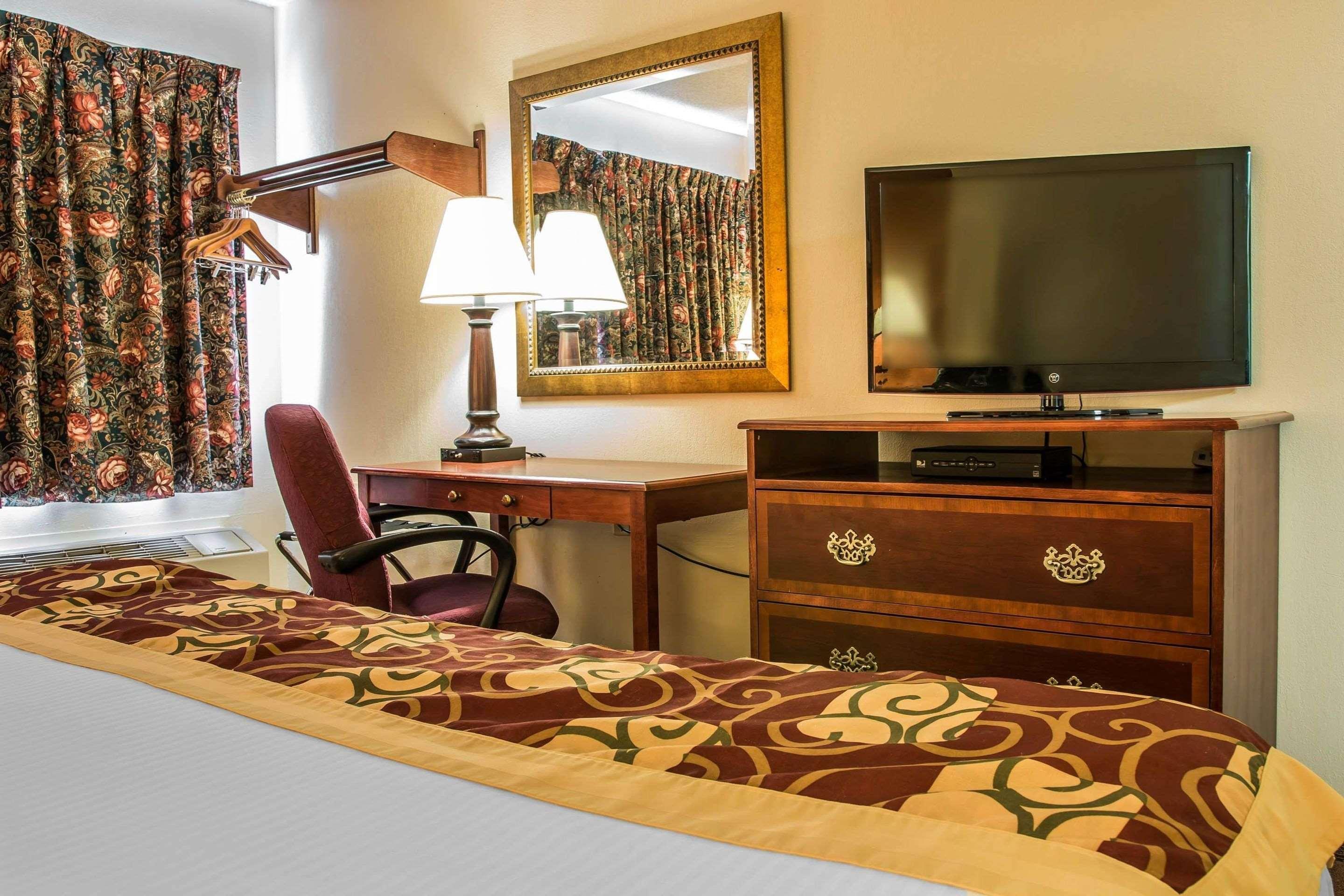 Rodeway Inn Muskegon Heights Экстерьер фото